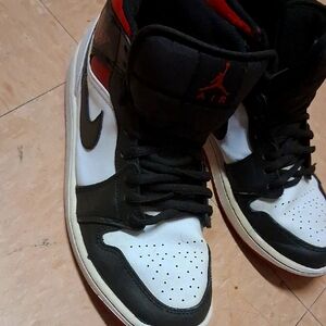 Nike Air Men's Black and White Sneakers